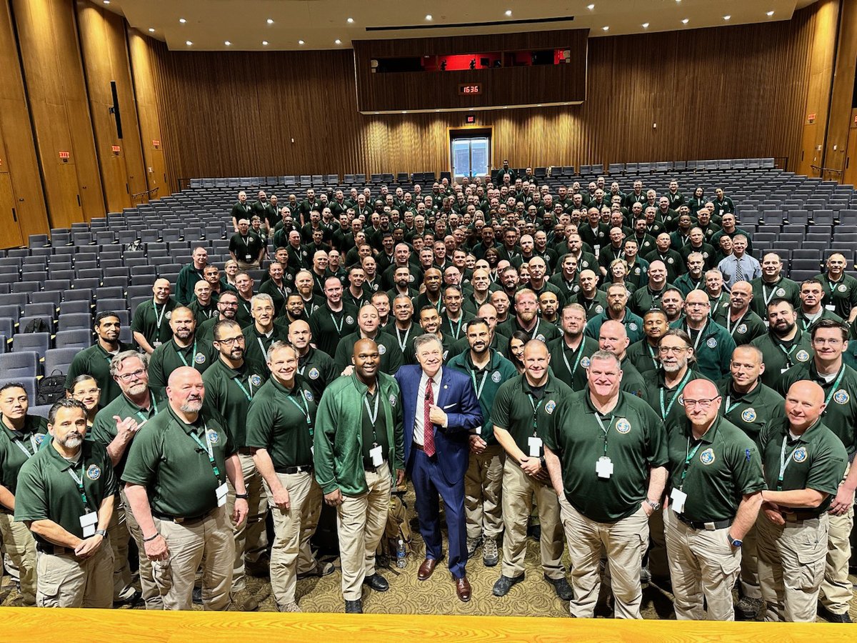FBINAAQuantico's tweet photo. Last week, the one and only Paul Butler stopped by the National Academy to speak with Session 286! We love catching up with him when he visits at Quantico. #Session286 #FBINAA https://t.co/DkEE0QEmNa