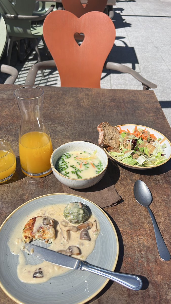 3 Tage Kurzurlaub in Brand im Valavier. Knödel, Spargelsuppe, Mangoschorle 🎀🫶💖

#food #vacationmode #urlaubindenbergen