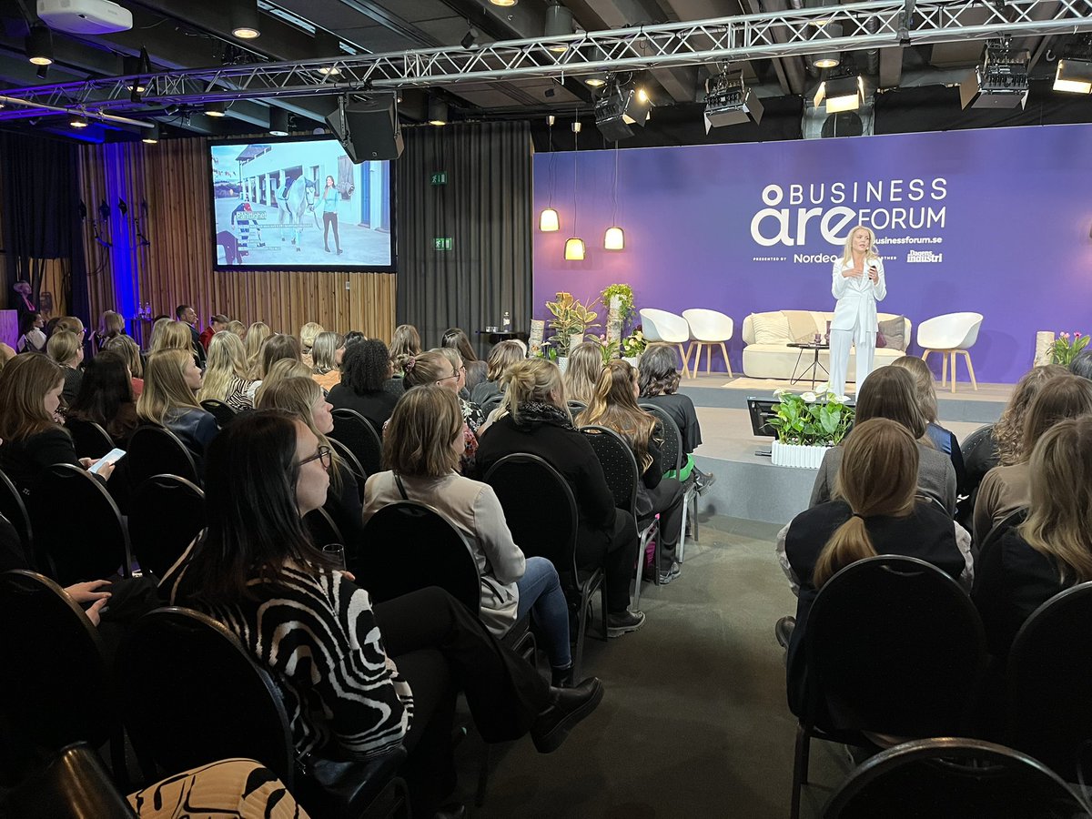 Johanna von Sydow ger värdefulla tips:
👉🏽 Lär dig att hantera motgångar
👉🏽 Våga fråga
👉🏽 Våga välja bort
👉🏽 Våga tänka stort
👉🏽 Sätt tydliga mål
👉🏽 Alla kommer inte tro på din idé, men kör ändå!
#arebiz
