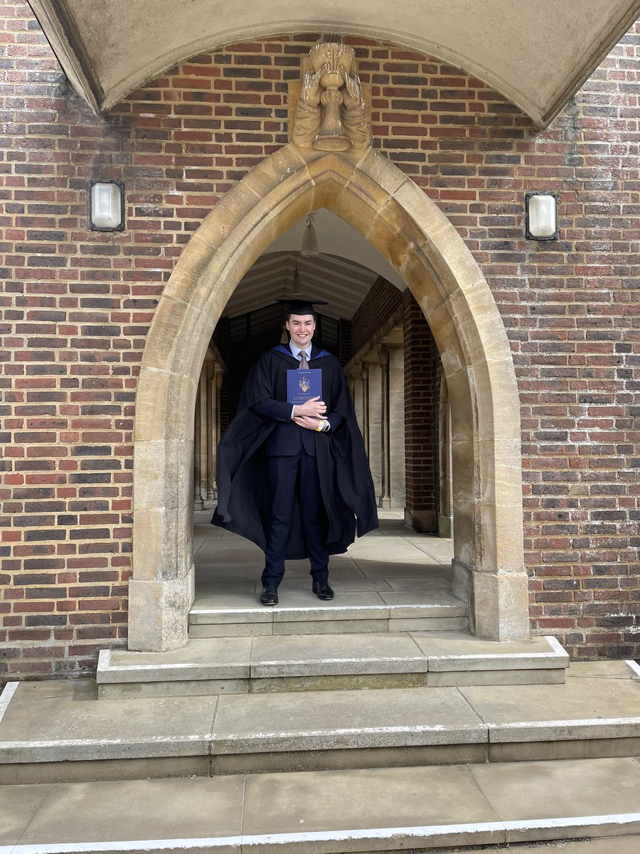GregorStaunton's tweet photo. Super day at the @UniOfSurrey celebrating with loved ones and catching up with friends which I haven’t seen in the last 10 months. Feels surreal to be departing, but this will always be my home from home ✨@SHTMatSurrey #graduation https://t.co/z7r536kGNm