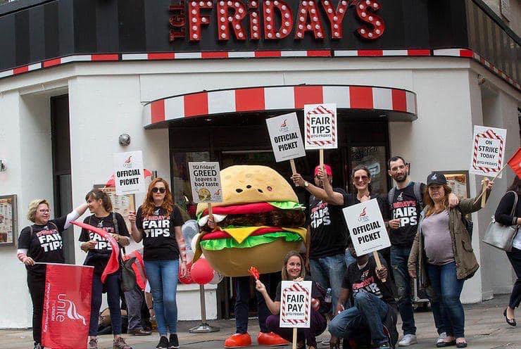 FairHospitality's tweet photo. Momentum is growing and workers are angry. Time to send a clear public message to @TGIFridaysUK - their removal of staff meals is shameful! 

https://t.co/q2vUh3SFCk https://t.co/Q8ZyB32CQc