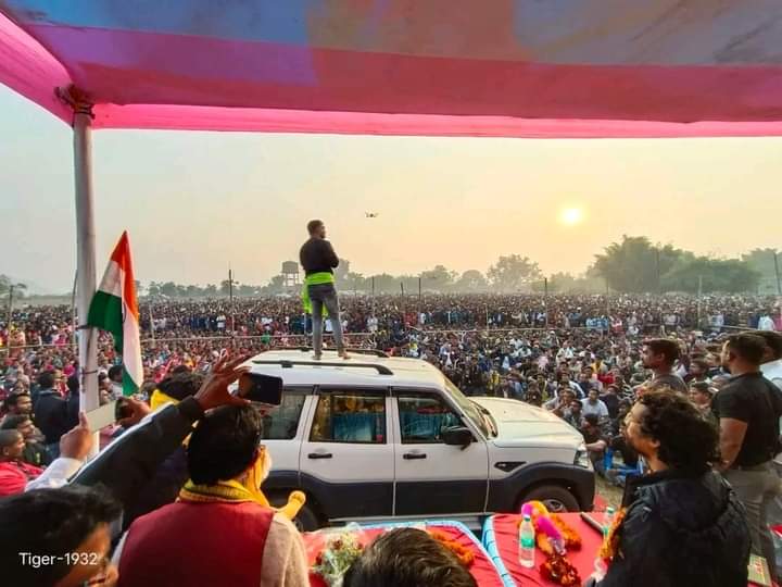 ramjan_marandi's tweet photo. जयराम बाबू को पूछा जाए जिस स्कॉर्पियो के छत पर खड़े होकर भाषण मारते हैं वह स्कार्पियो किसका है ???

@HemantSorenJMM 
@JmmJharkhand https://t.co/nxFmUzseMj