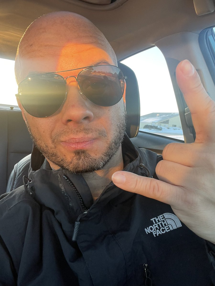 igott2bme's tweet image. Young people : you may know rock and alt rock…but THIS is REAL effin metal ppl 🎸🎸🎸
#ripdime