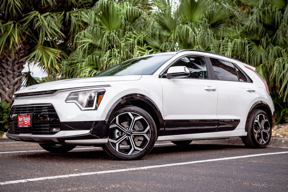 BertOgdenHKia's tweet photo. Únete a la diversión y pasa por #BertOgden para comprar tu próximo #Kia. Hacemos que sea fácil y divertido encontrar el #SUV o #sedán de tus sueños. Visítanos en línea https://t.co/6Z1jQs68QF o llamenos a 956-305-5463. https://t.co/ZMq7QQdaw3