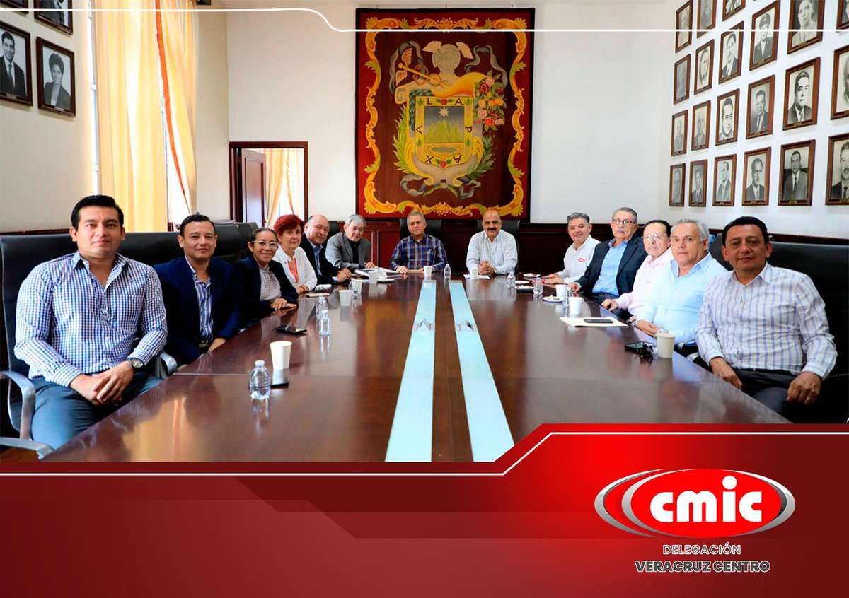 CMICXALAPA's tweet photo. La obra pública que se realiza en la ciudad representa una fuerte inversión que deriva en empleo, desarrollo y economía para el municipio, señaló el presidente de la CMIC Veracruz Centro, Mtro. @GONPARDO, en una reunión de trabajo encabezada por @ahuedricardo, alcalde de Xalapa. https://t.co/SDDrq8SOPP