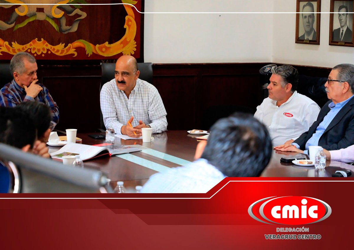 CMICXALAPA's tweet photo. La obra pública que se realiza en la ciudad representa una fuerte inversión que deriva en empleo, desarrollo y economía para el municipio, señaló el presidente de la CMIC Veracruz Centro, Mtro. @GONPARDO, en una reunión de trabajo encabezada por @ahuedricardo, alcalde de Xalapa. https://t.co/SDDrq8SOPP