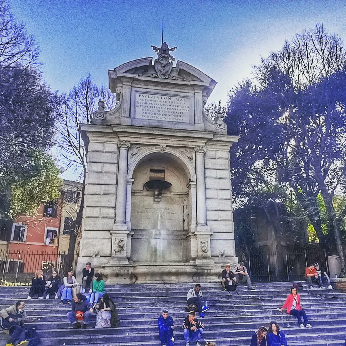 paris_eva's tweet photo. El barrio más bonito de #Roma #Trastevere soleado y animado ☀️ https://t.co/zcR1BkB9Jt