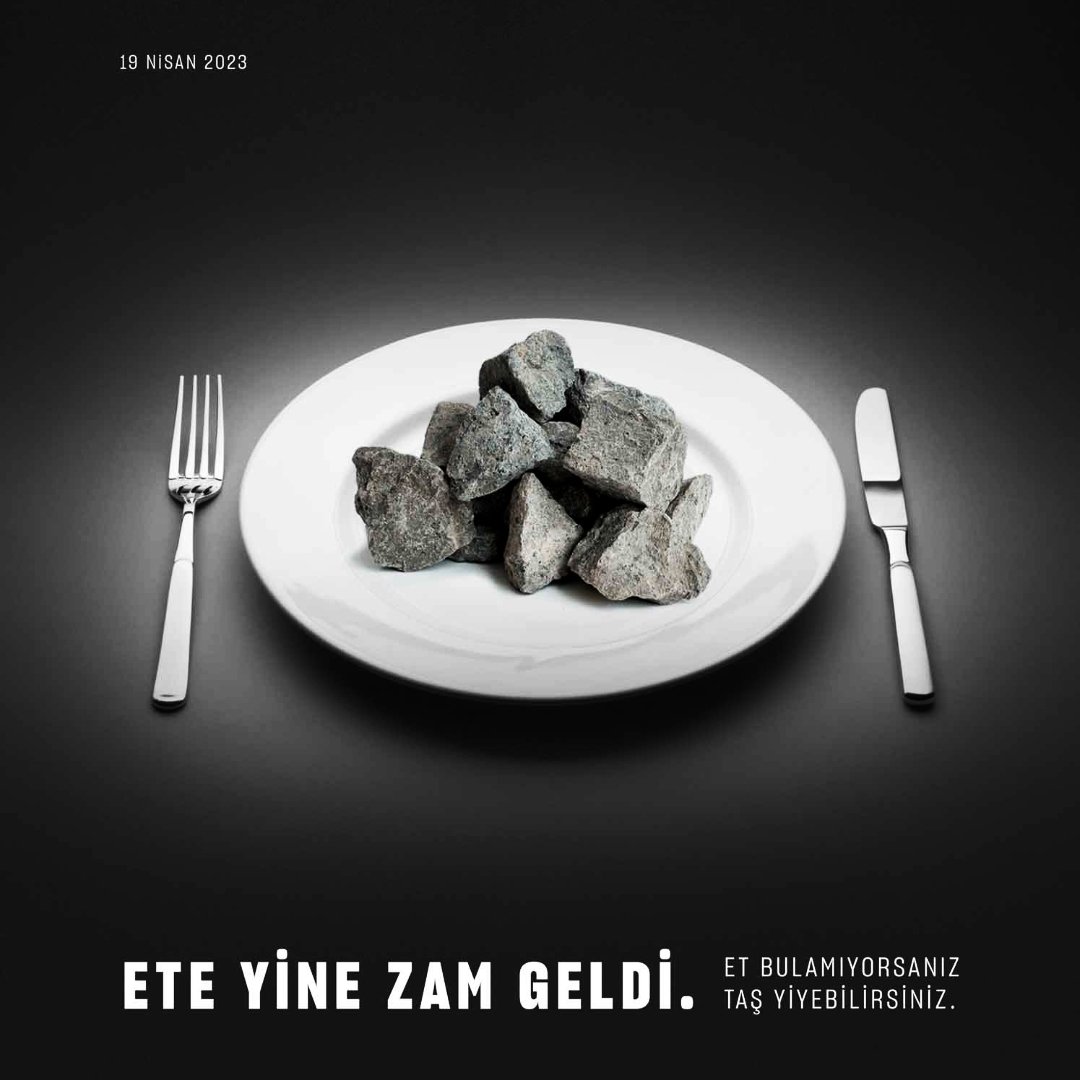 Bugün ete yine zam geldi.

Erdoğan sayesinde Türkiye'de et fiyatları son bir yılda %92 yükseldi. Cumhuriyetin 100. yılındayız ve 200 TL ile artık 1 kilo kırmızı et bile satın alınamıyor. Avrupa'da en az et tüketen iki ülkeden biriyiz.

Böyle giderse taş yiyeceğiz.