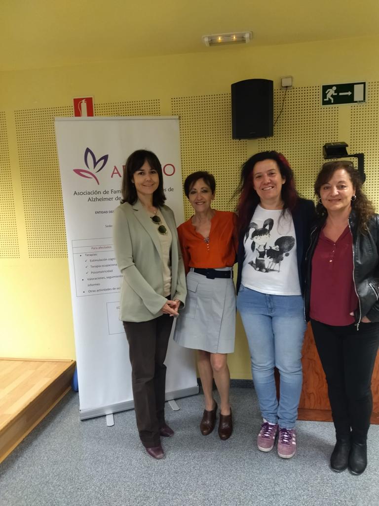MundoMayor's tweet photo. #afamso
Rosa y Esther, nuestra abogada, ponentes en esta jornada en la que se ha hablado sobre Medidas de Apoyo.
#ESSIP #TrabajoSocial https://t.co/6QZzoBTUzX