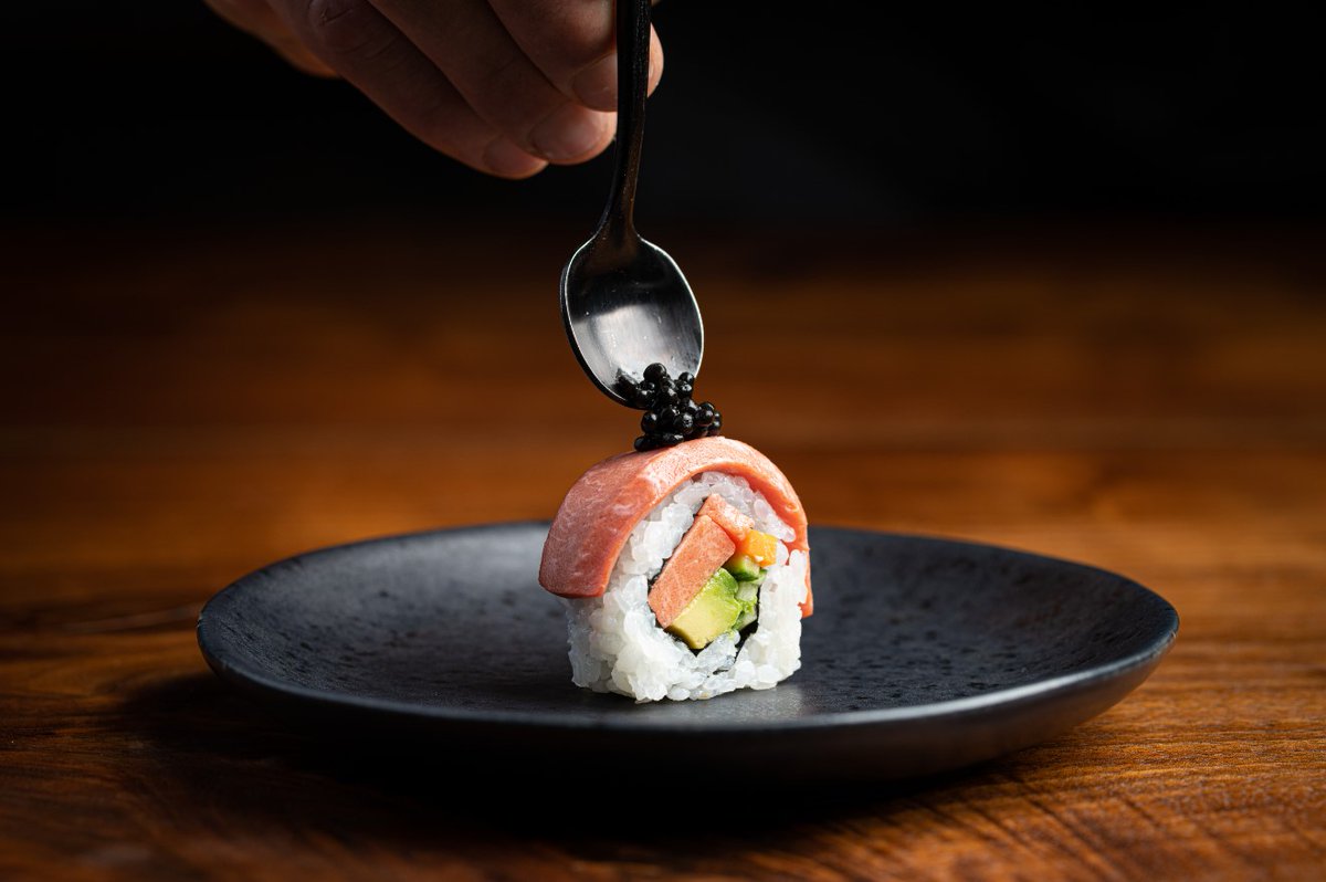 Ladies and gentleman…her. A toro meets truffle moment in our California-style bluefin tuna roll with nori, sweet rice, avocado, cucumber and carrot, topped with toro sashimi and vegan truffle caviar🥢