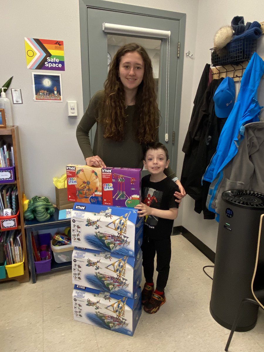Another #Amazing #DifferenceMaker team @walzad Myla and Jonah wanted to add to our #STEAMClub They proposed a way for younger and older students to build together! #ThankYou @PeterBurnette @RCDSB #InspiredLearning #KNex