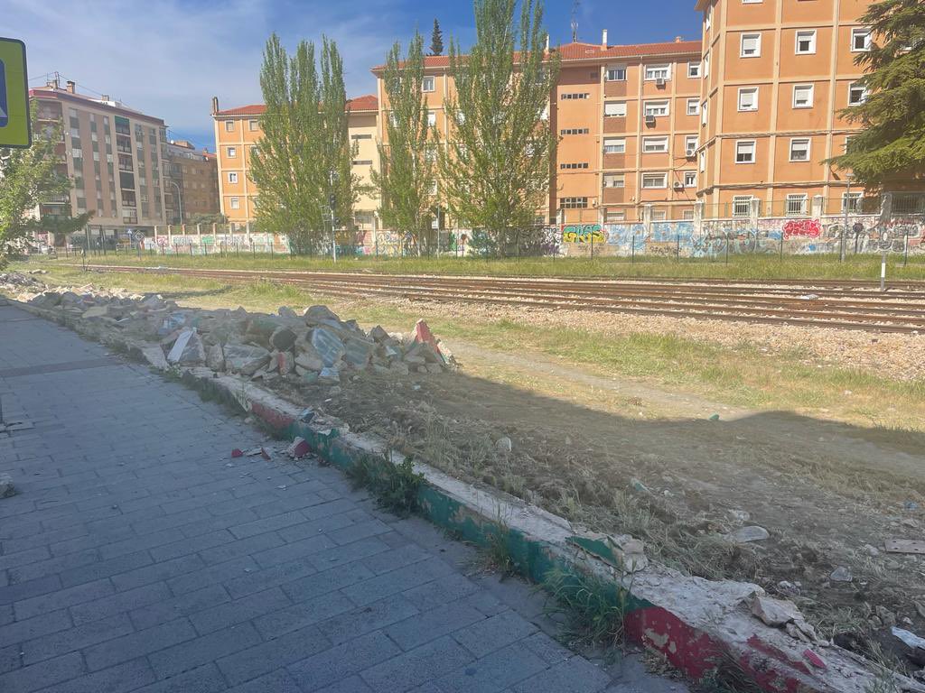 BenjamnPrieto's tweet photo. La destrucción e inquina del @PSOEdeCUENCA contra el tren paralizada por la Justicia. El muro del Paseo de San Antonio sigue en pie de momento. @gobjccm @DipuCuenca @aytocuenca Alianza socialista, un fraude. #pueblosconeltren #sialferrocarrilconvencional https://t.co/8Jecr5dBfh