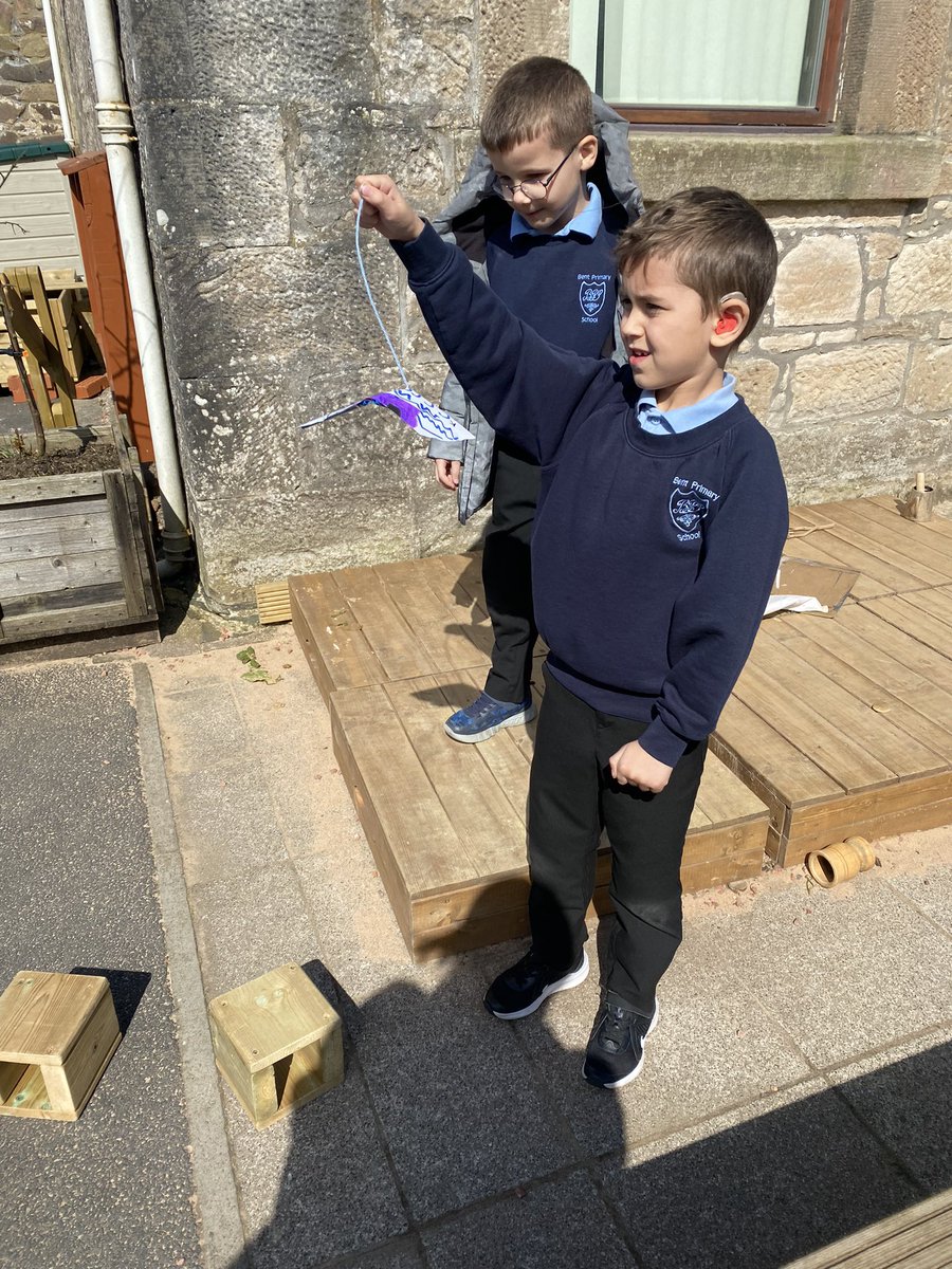 MissLucyKHarris's tweet photo. this learner decided to make a kite today, he discovered the importance of a frame to support the sail. He also learned about the 4 forces of flight ๐ชโญ๏ธ @SLC_RAiSE #slcPlay #STEM https://t.co/WTmIdVOvvu