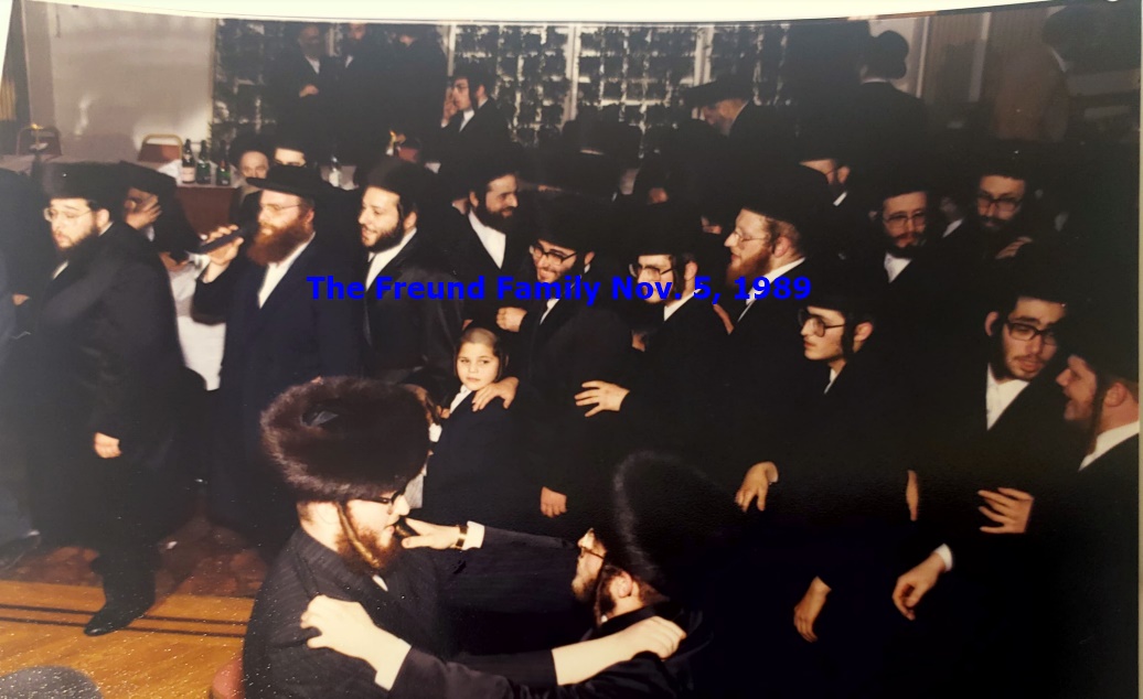 Jerry Freund (@jerryfreundny) on Twitter photo The historic photo where it all started , Nov 5, 1989 at my brothers wedding. <a href="/MichoelRocks/">Michoel Schnitzler</a> RIP! #michoelschnitzler, that wedding turned Michoel into a an Icon, and music legend, and into a household name in Hasidic homes from New York to Jerusalem. <a href="/LipaSchmeltzer/">Lipa Schmeltzer</a> <a href="/MBD_real/">Mordechai Ben David</a> The historic photo where it all started , Nov 5, 1989 at my brothers wedding. <a href="/MichoelRocks/">Michoel Schnitzler</a> RIP! #michoelschnitzler, that wedding turned Michoel into a an Icon, and music legend, and into a household name in Hasidic homes from New York to Jerusalem. <a href="/LipaSchmeltzer/">Lipa Schmeltzer</a> <a href="/MBD_real/">Mordechai Ben David</a>