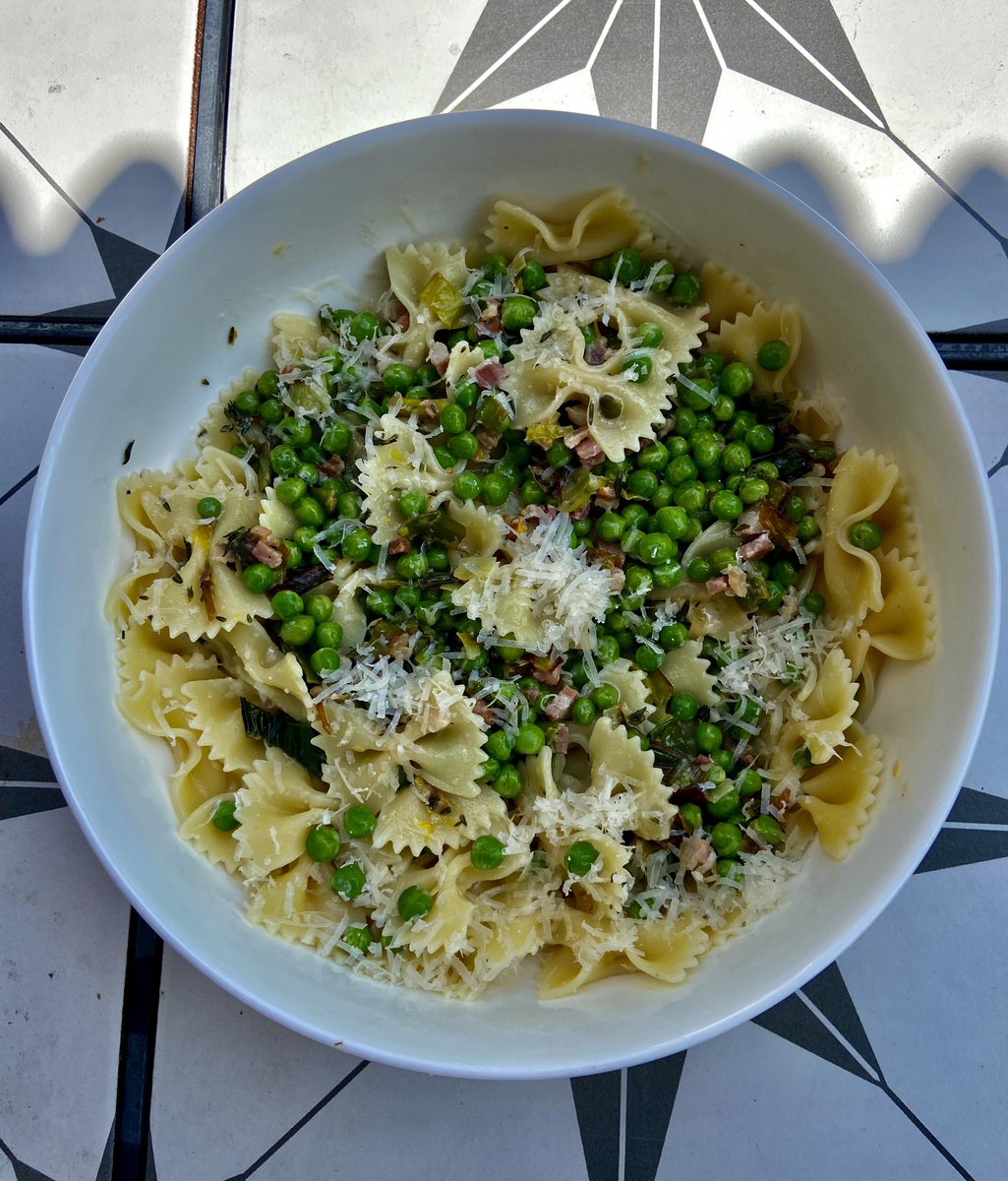 mainecook's tweet photo. #peas. Today on @hereandnow I’ll talk through spring peas. A three pea and asparagus salad. Pasta with peas and pancetta. And a pea and mint crostini with goat cheese and walnuts. Tune in. https://t.co/6t1ElQSwgh