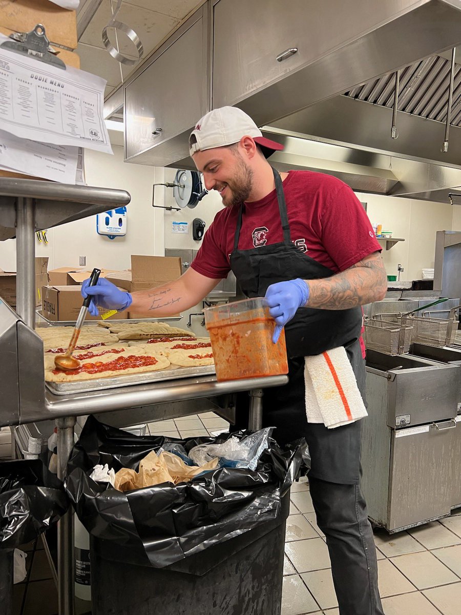 wagnerfalconsfb's tweet photo. Day 5 of #FalconsAtTheNextLevel goes to Chef @LeoCuzz72 . Leo was a captain of the 2015 Quarterfinalist team! He is currently the Chef for the University of South Carolina’s Football team, Women’s Basketball team, and Mens Baseball team! Continue to work hard Chef Leo🫡👨‍🍳 https://t.co/7jzsvmLlRY