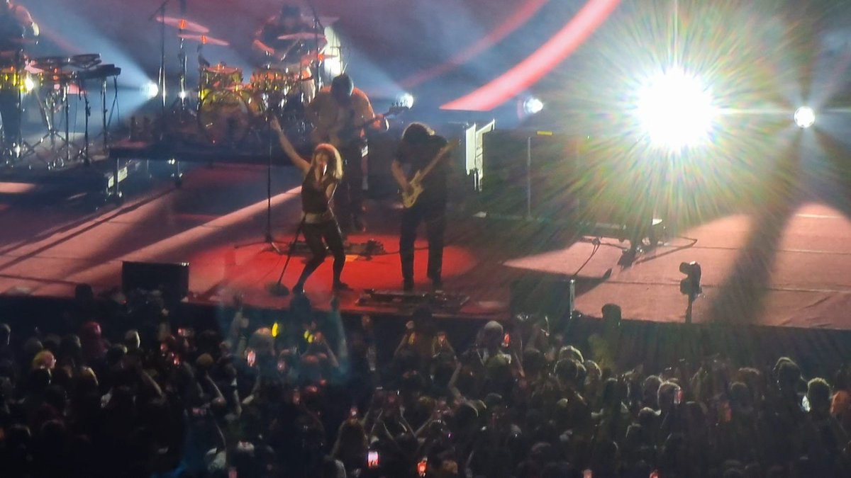 TheMacabreGamer's tweet photo. #ParamoreManchester was so much fun. Thanks again, @paramore https://t.co/HWCDxCQme6