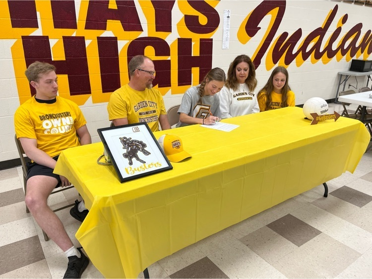 HaysHighAD's tweet photo. Congrats to Hays High Senior Carly Lang and her family on signing her LOI to play volleyball and continue her education at Garden City Community College. https://t.co/kJT84AoRqp