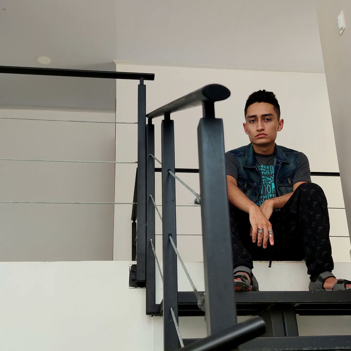 Alejandro_AT__'s tweet image. Freestyle Session #01 - Alejandro AT 💔🔥 HOY 19 DE ABRIL ⚠️ 7:45 PM 🇨🇴 21:45 🇧🇷 Atentos todos!!!🎤💥💣
#AlejandroAT #ATG4MER #spotifycolombia #spotifymedellin #spotifybogota #bogotaenelmapa #bogotáenelmapa #music