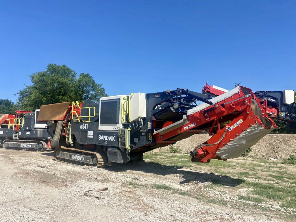 CrushingTigers's tweet photo. AVAILABLE - 2020 @SandvikGroup QJ341 Jaw Crusher 1,100 Hours - Austin Texas - $495,000.

Capable of handling the most challenging of quarry applications but equally capable in the recycling segment with its large under-belt clearance.

Contact Brian.Costello@crushingtigers.com https://t.co/vPLCTu8qJg