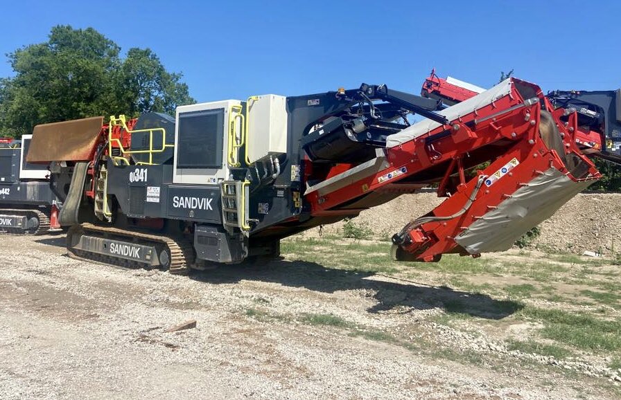CrushingTigers's tweet photo. AVAILABLE - 2020 @SandvikGroup QJ341 Jaw Crusher 1,100 Hours - Austin Texas - $495,000.

Capable of handling the most challenging of quarry applications but equally capable in the recycling segment with its large under-belt clearance.

Contact Brian.Costello@crushingtigers.com https://t.co/vPLCTu8qJg