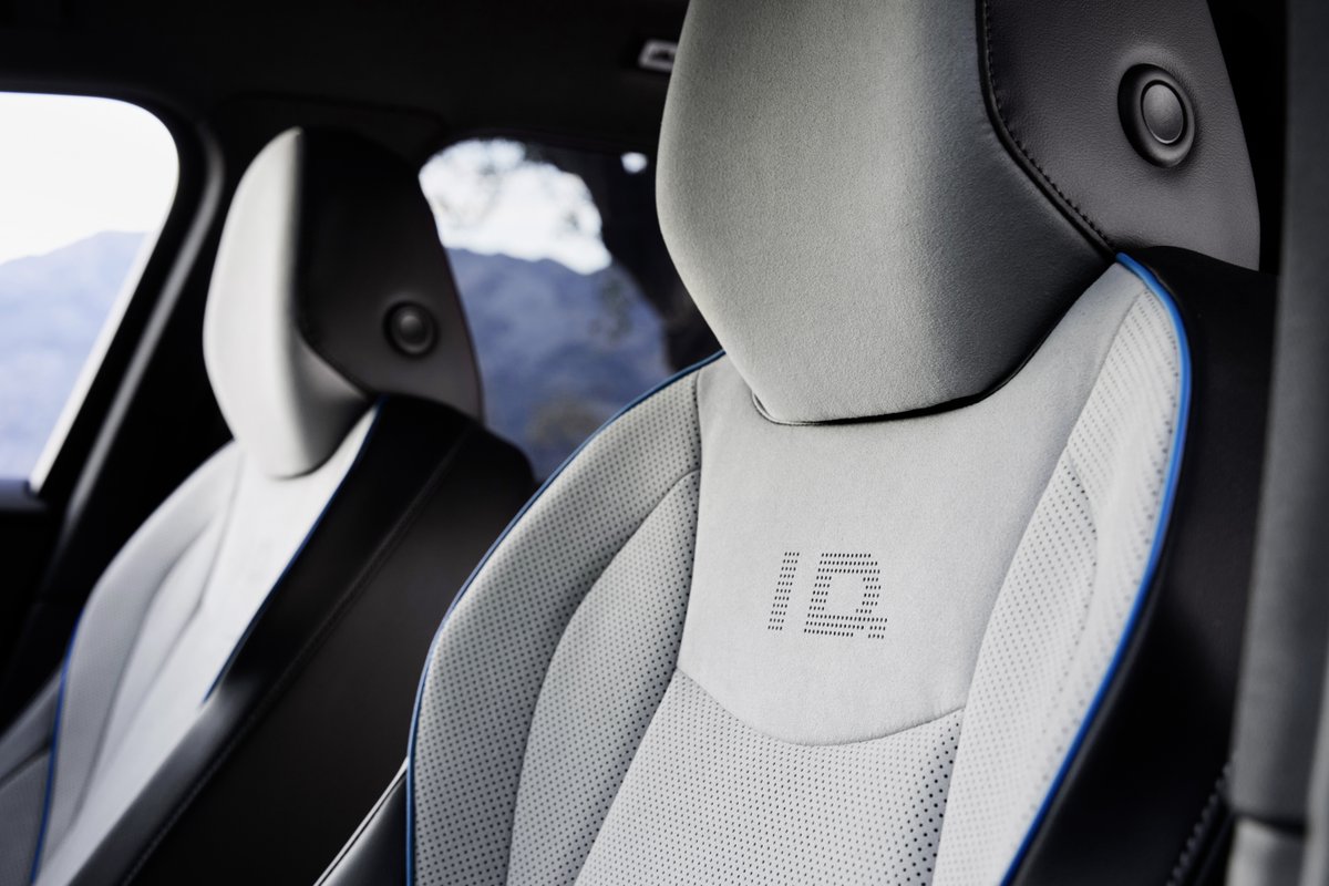 MarshallMotorGp's tweet image. Our #WednesdayWant is the stunning new ID.7.

Aquamarine Blue Metallic or Glacier White Metallic? Help us decide in the comments!