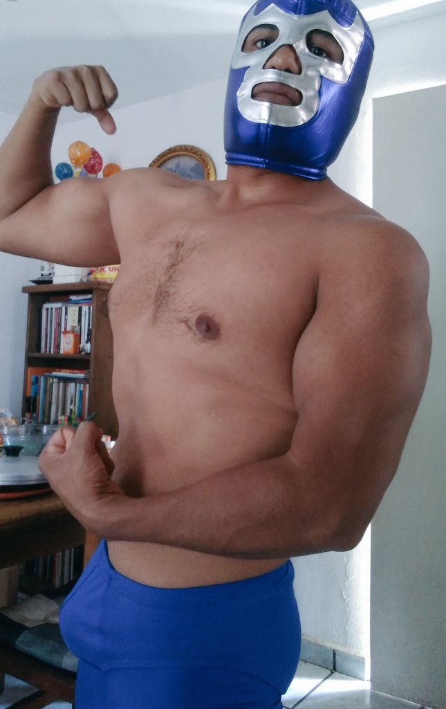 Comparte este luchador de la suerte y nunca te faltará quien te folle rudamente.
