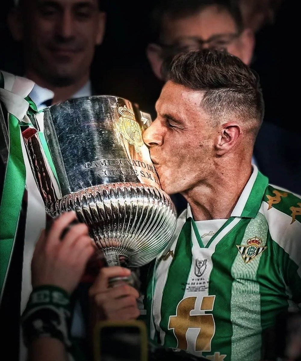 CulersTv's tweet photo. Triste noticia para el fútbol, pero me enorgullece saber que se va por la puerta de los grandes. 

¡¡Que arte tienes Joaquin!!🤍💚 https://t.co/N4nwrU7yvO