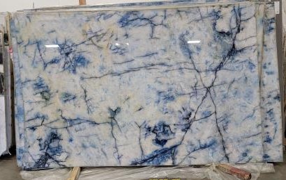 granite_dc's tweet photo. Cristallo Quartzite features a cool white backdrop that is paired with black or blue flecking and veining throughout the slab for a multi-dimensional appearance. Cristallo Quartzite is perfect for kitchen and bathroom applications, as well as outdoor living spaces. https://t.co/cNe74Ic0oA