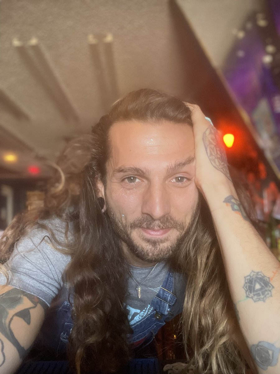Been slacking on creating new art, please accept a day shift selfie