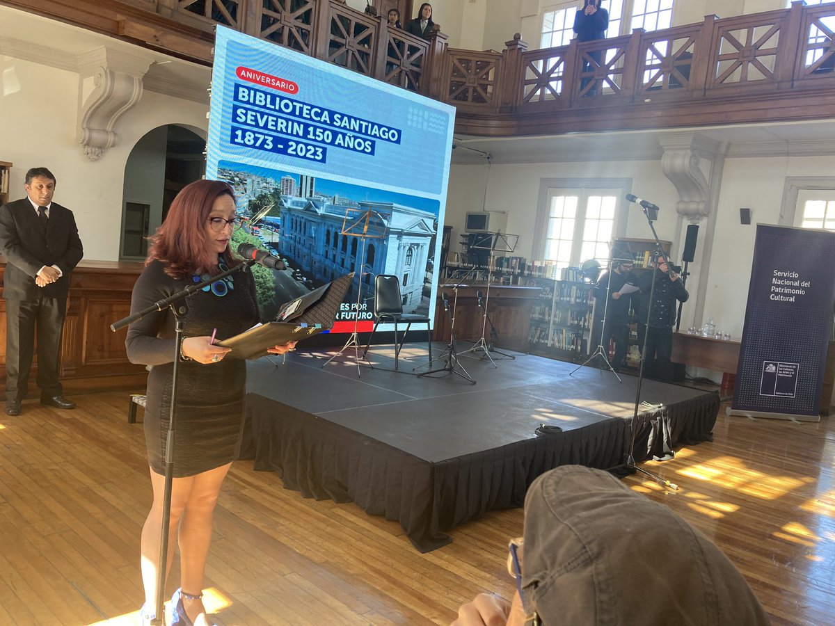 patrimonio_cl's tweet photo. Con la presencia del ministro de @culturas_cl, la @SubseCulturas, el alcalde @JorgeSharp y la directora nacional de @patrimonio_cl @nelidapozo y autoridades locales damos inicio a la celebración de los 150 años de la @biblioseverin de Valparaíso ❤️ https://t.co/9152LsvdJj
