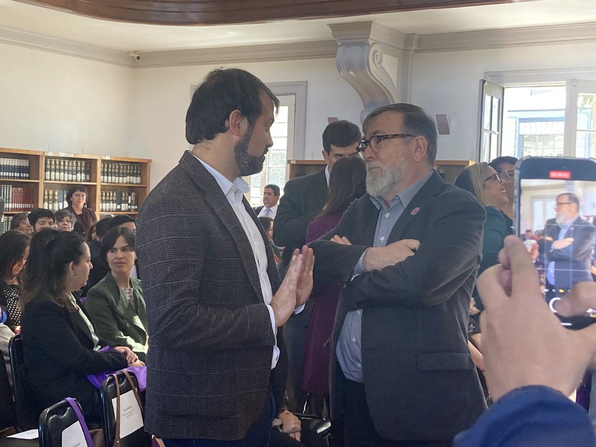 patrimonio_cl's tweet photo. Con la presencia del ministro de @culturas_cl, la @SubseCulturas, el alcalde @JorgeSharp y la directora nacional de @patrimonio_cl @nelidapozo y autoridades locales damos inicio a la celebración de los 150 años de la @biblioseverin de Valparaíso ❤️ https://t.co/9152LsvdJj