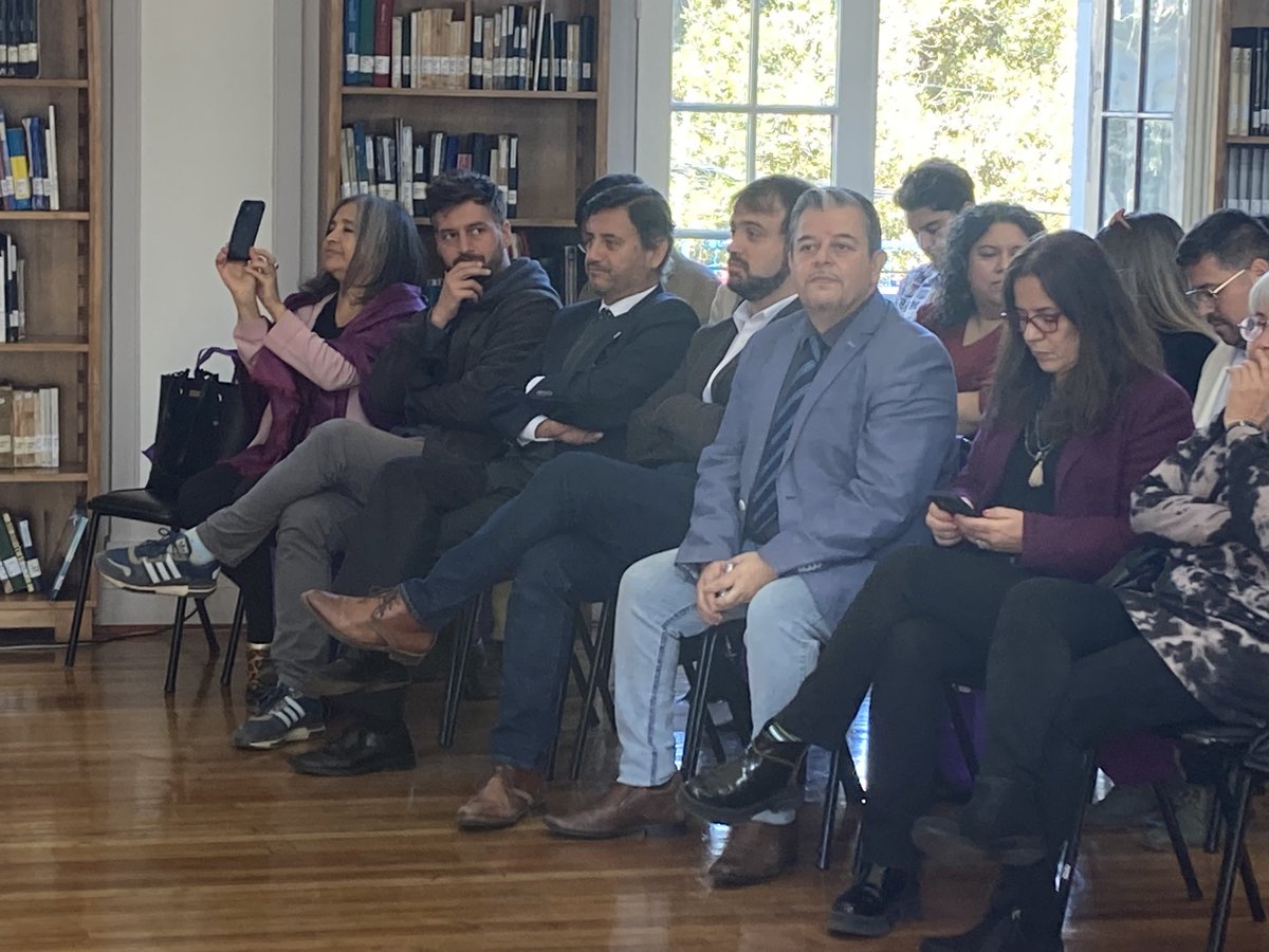patrimonio_cl's tweet photo. Con la presencia del ministro de @culturas_cl, la @SubseCulturas, el alcalde @JorgeSharp y la directora nacional de @patrimonio_cl @nelidapozo y autoridades locales damos inicio a la celebración de los 150 años de la @biblioseverin de Valparaíso ❤️ https://t.co/9152LsvdJj