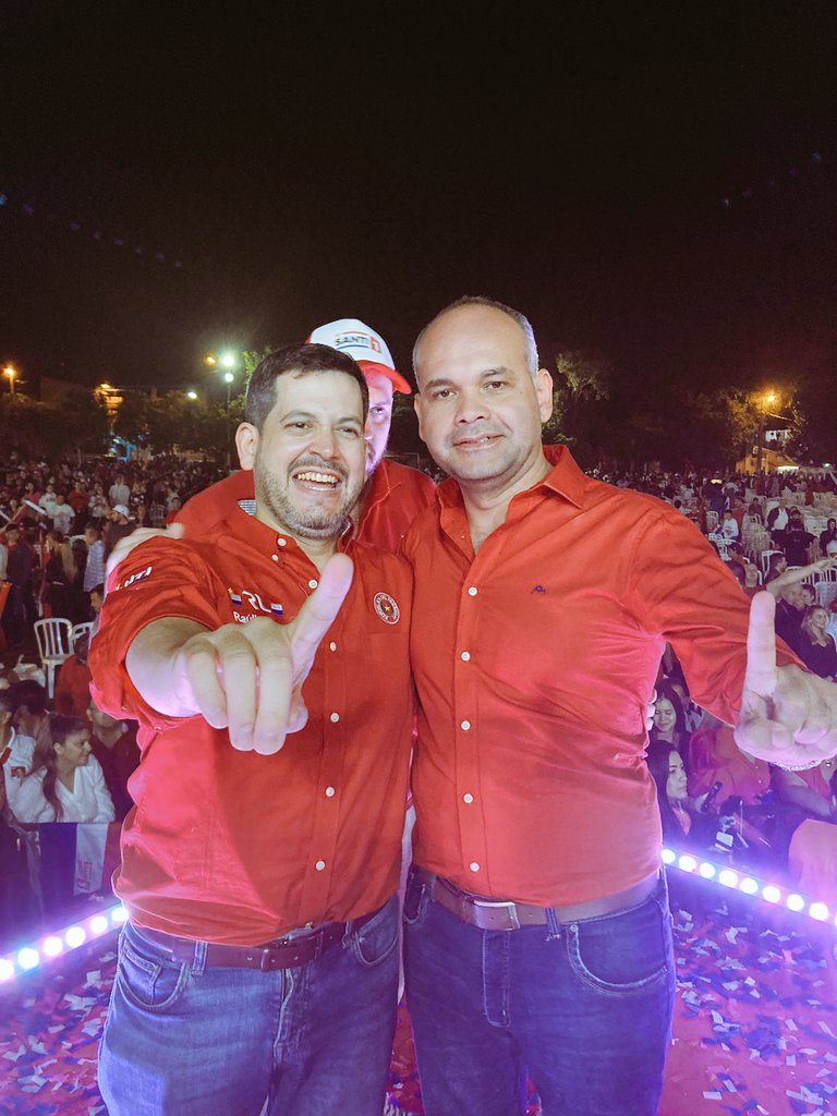 DFernandezPy's tweet photo. GRANDE! el Equipo de la #Seccional3Capital 🚩 Cierre de campaña en Capital, acompañando a @SantiPenap Presidente, @lizarellapy Senadora y @raulatorre Diputado por Capital.
Pronto #VamosAEstarMejor.
#SantiPresidente #Lista1
#RaulLatorreDiputado #Opcion1
#LizaSenadora #Opción7 https://t.co/afSitrHmmi