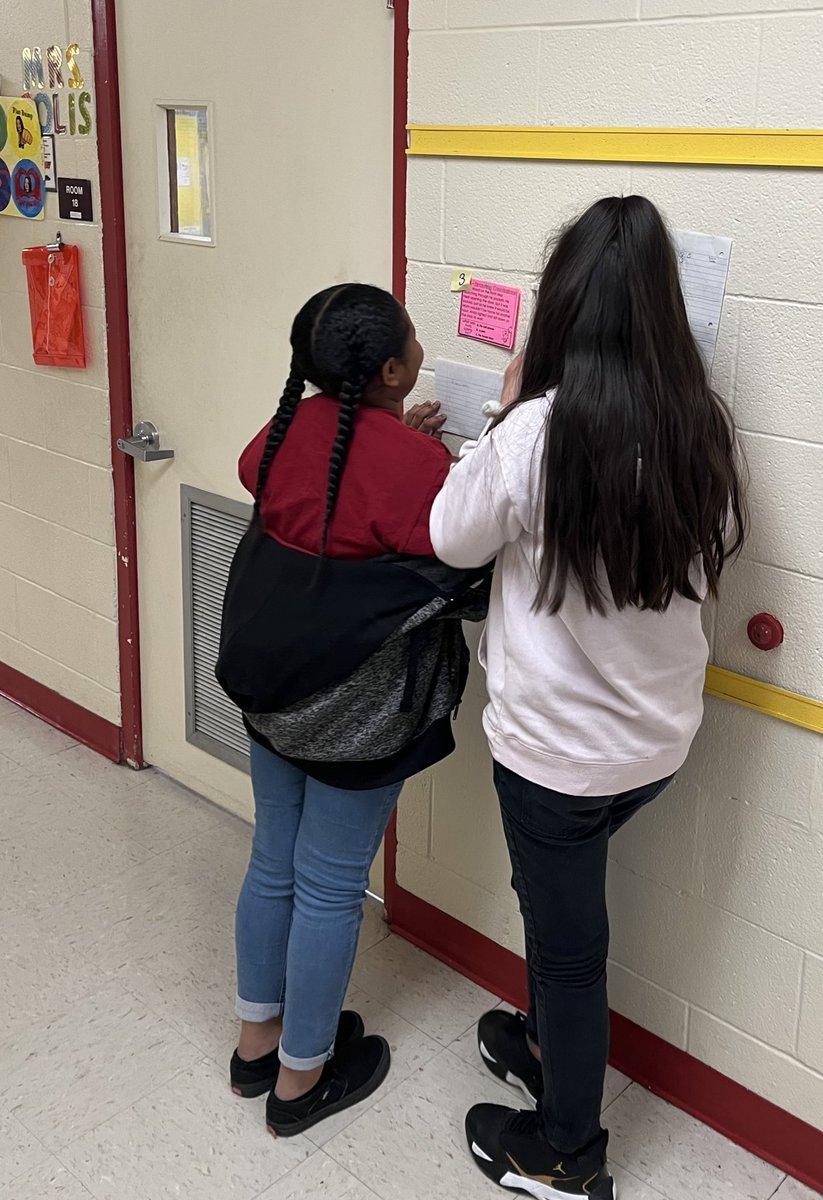 CLGRamirez's tweet photo. @WeldonSmithRR Rocking our 4th Grade Rock’n Review in Mrs. Gonzales’s class!!  #Allin https://t.co/24Ueaz2F5J