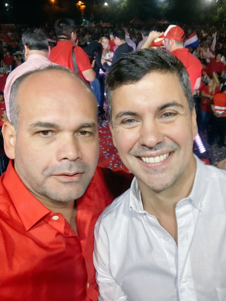 DFernandezPy's tweet photo. GRANDE! el Equipo de la #Seccional3Capital 🚩 Cierre de campaña en Capital, acompañando a @SantiPenap Presidente, @lizarellapy Senadora y @raulatorre Diputado por Capital.
Pronto #VamosAEstarMejor.
#SantiPresidente #Lista1
#RaulLatorreDiputado #Opcion1
#LizaSenadora #Opción7 https://t.co/afSitrHmmi