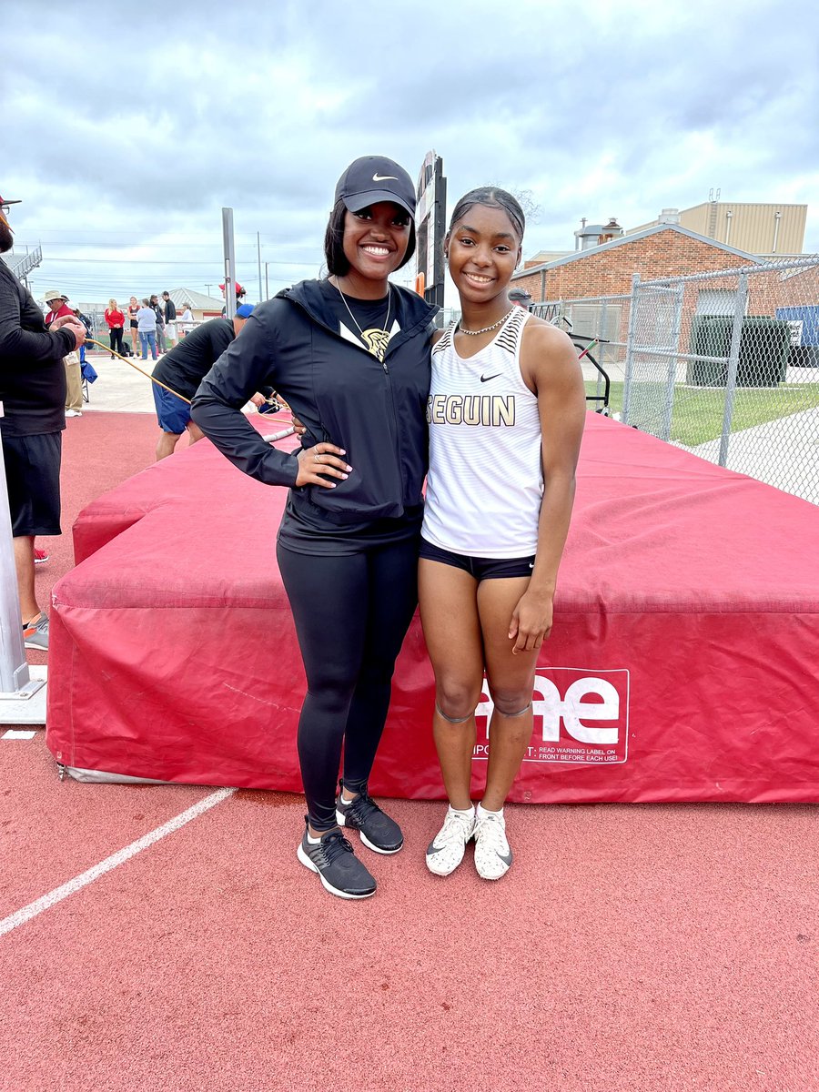 Seguin_Track's tweet photo. @Seguin_Track next 5A Regional Qualifier in High Jump, Leah Brown, placing 4th with a New PR of 5-4.
#ItsAGreatDayToBeAMatador #oneheartoneseguin
 @SeguinHSTx @SeguinISD @SeguinSportsBC @SeguinAthletics @kwed @seguingazette @CoachLAlmaraz https://t.co/wPicpXHtwU