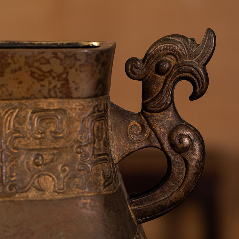 jackree88's tweet photo. Qing dynasty bronze square vase with animal face pattern

View auction details, art exhibitions and online catalogs; and collections of contemporary, impressionist or modern art, #Asian antiques #Chinese art.

https://t.co/ainC3XiuXQ

#Chineseauction #artauction #liveauctioneers https://t.co/TS02M6zY3c