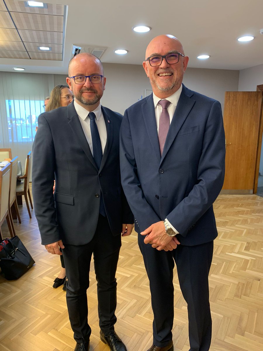 jurajtomaga's tweet photo. One of nice examples of growing business cooperation between 🇸🇰 &amp; 🇪🇸 is company #Ontinet  representing 
global 🇸🇰 company @ESET
in 🇪🇸 from region of #Valencia. Pleased to talk with 🇪🇸 #ESET's Key account manager  C. Tortosa during 🇸🇰🇨🇿🇦🇹 business presentation at @camara_valencia https://t.co/AQzbzbgULs