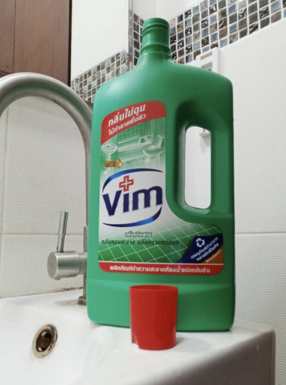 christitustech's tweet photo. Does anyone know how to close this bottle? https://t.co/VsV9lOJD4X
