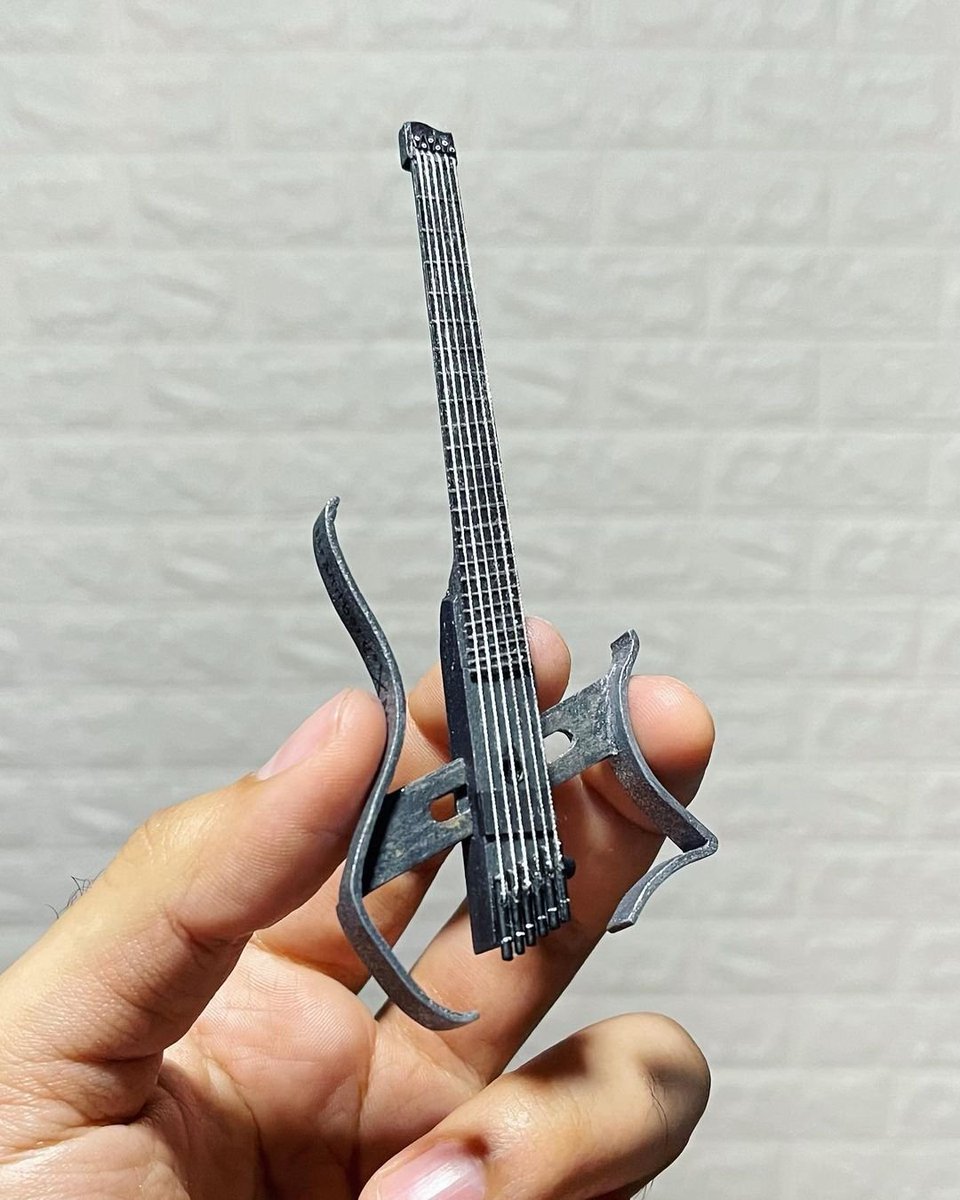 strandbergGuit's tweet photo. THE ultimate travel guitar 👀

Our friends at @Mini_Guitar_VE created this fully functional "mini" Boden Meloria. Swipe to see it in action ➡️

Head to their page for more detailed photos!

#strandberg #miniguitar #travelguitar https://t.co/tDUx1Y0ogL