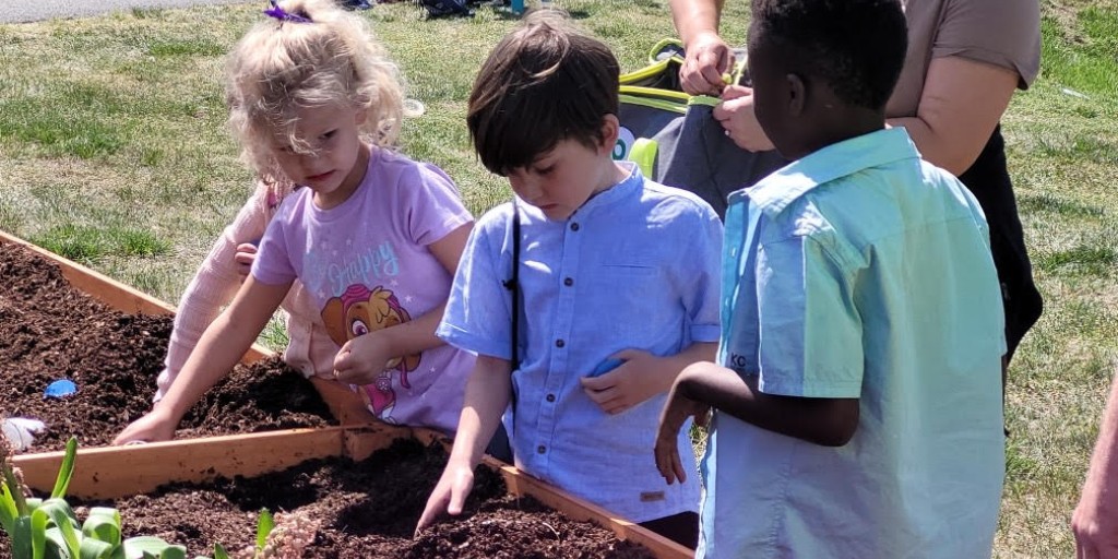 SCPSchools's tweet image. More than 1,300 elementary students attended a special Earth Day celebration at Patawomeck Park. Thank you to @StaffordParks the @staffcosheriff and @staffcofire for hosting and supporting the event.
#ElevateStafford
#StaffordCommunity