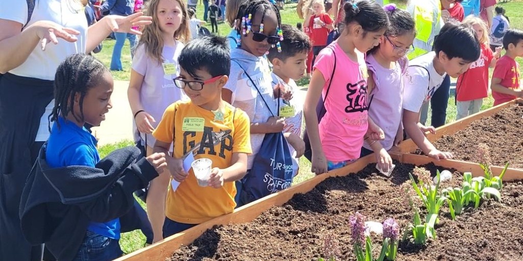 SCPSchools's tweet image. More than 1,300 elementary students attended a special Earth Day celebration at Patawomeck Park. Thank you to @StaffordParks the @staffcosheriff and @staffcofire for hosting and supporting the event.
#ElevateStafford
#StaffordCommunity
