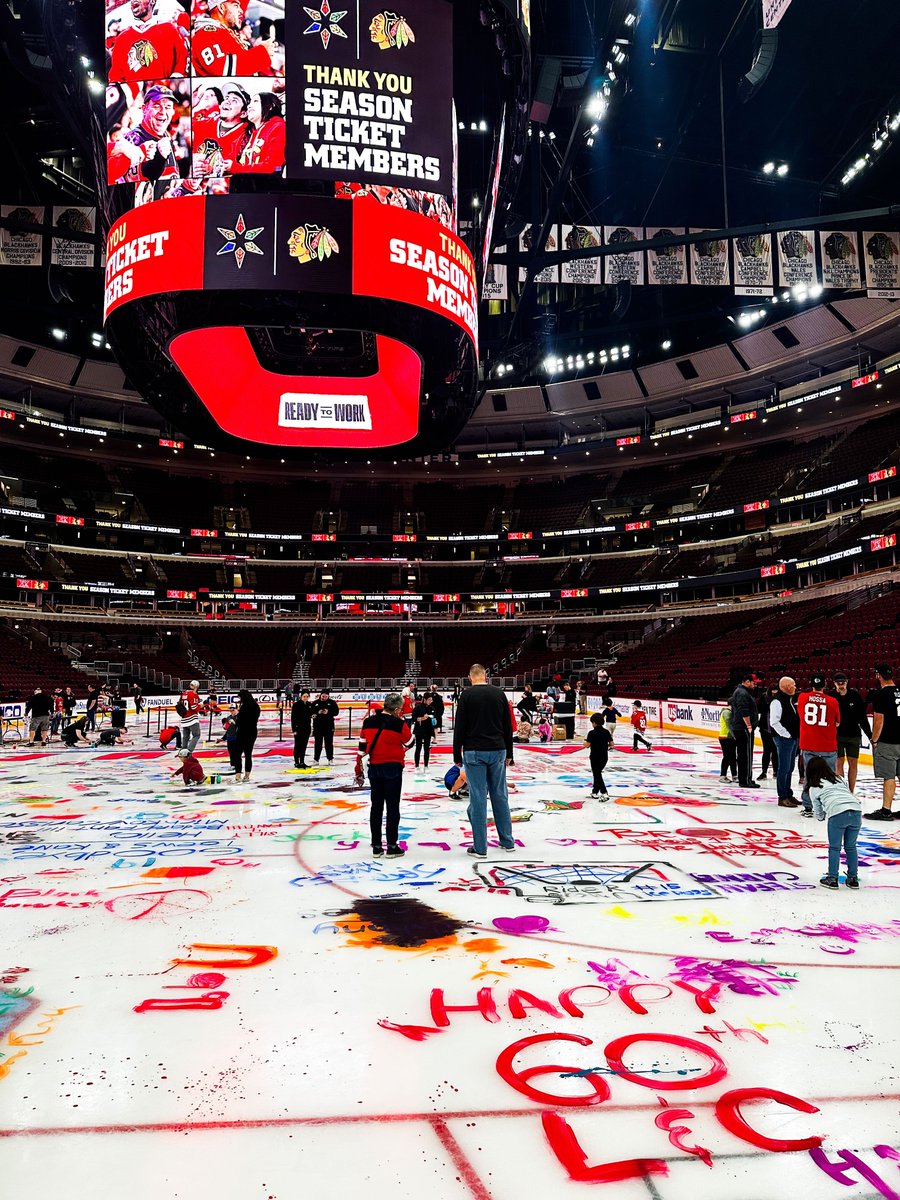 AMOpportunities (@amopportunities) on Twitter photo Left our mark at the United Center. Home to the Chicago Blackhawks and Chicago Bulls!๐๐โ๏ธ๐ <a href="/NHLBlackhawks/">Chicago Blackhawks</a> Left our mark at the United Center. Home to the Chicago Blackhawks and Chicago Bulls!๐๐โ๏ธ๐ <a href="/NHLBlackhawks/">Chicago Blackhawks</a>