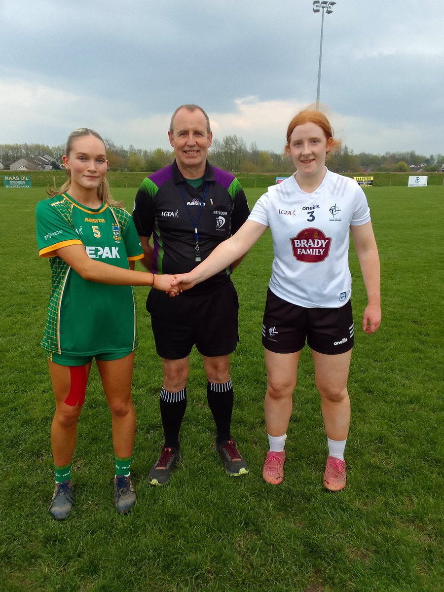 KildareLGFA1's tweet photo. Well done &amp; thank you to @KilcullenGAA &amp; all the volunteers on been excellent hosts for this evenings @LeinsterLGFA minor championship game between #KildareLGFA &amp; @meathladiesMLGF .

Thank you to Meath for another great battle &amp; we wish everyone a safe trip home.

#LeinsterMinor https://t.co/2nftvTcbnj