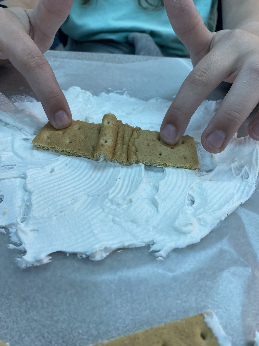 Portersposse's tweet photo. Reviewing plate boundaries with a little whipped cream and graham crackers was so fun! Lots of laughs and mess! #porterspossee @OldHundredES https://t.co/kMTftMkP1g