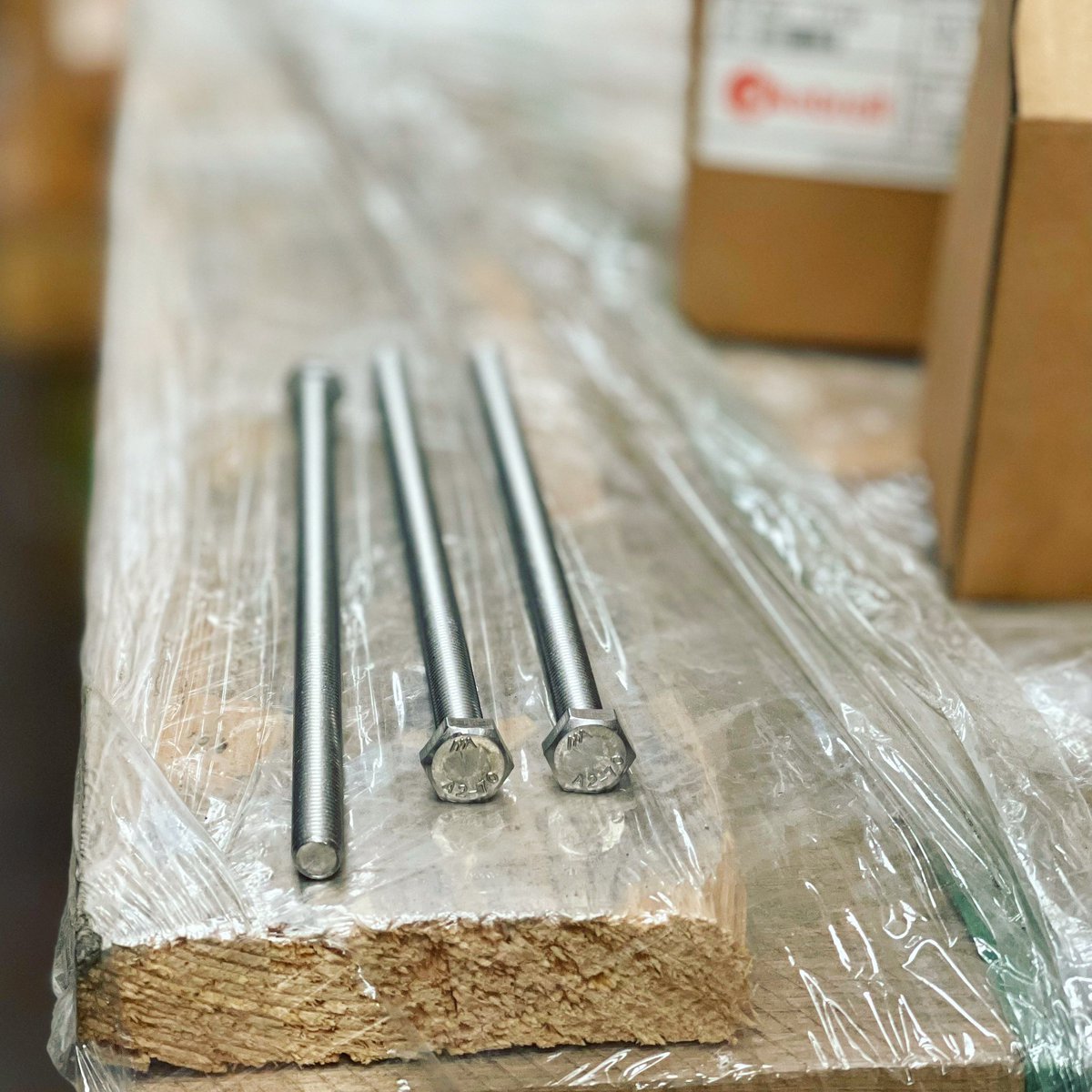 Kebrell's tweet photo. 30,000x M 8 X 200 ISO 4017 A2-70 unloaded, inspected and shipped to our customer in Europe. 

For your next #fastener requirement then contact @Kebrell 

#stainlesssteel #fixings #screws #bolts #FamilyBusiness https://t.co/s7xHDmggkx
