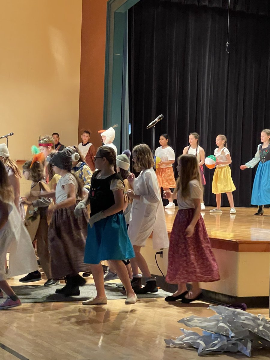 LititzEl_WSD's tweet photo. A little peek at a show that is amazing! Come see Frozen Jr Thursday and Friday at 7pm. https://t.co/fUP7R0HXui