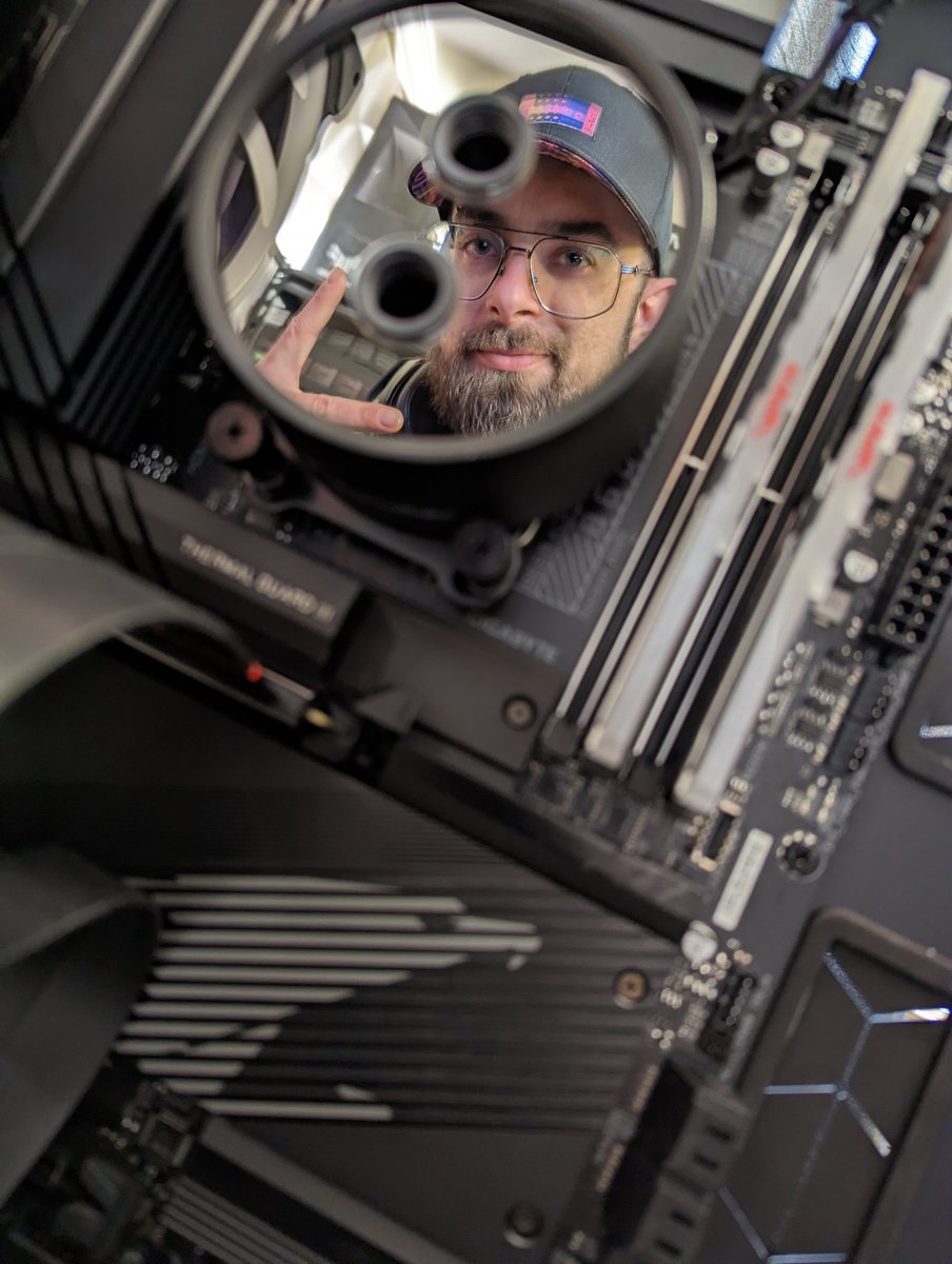 BraintechPC's tweet photo. Let's build a PC again and again and again 🤓 😂
#aorus #poweredbyaorus #Gigabyte #pcbuild #gamers #pcmasterrace #gamingpc #thermaltake #braintechpc #pcgaming #pcmr #custompc #gaming #pc #gamer #twitch https://t.co/3u5Txr6Ahf
