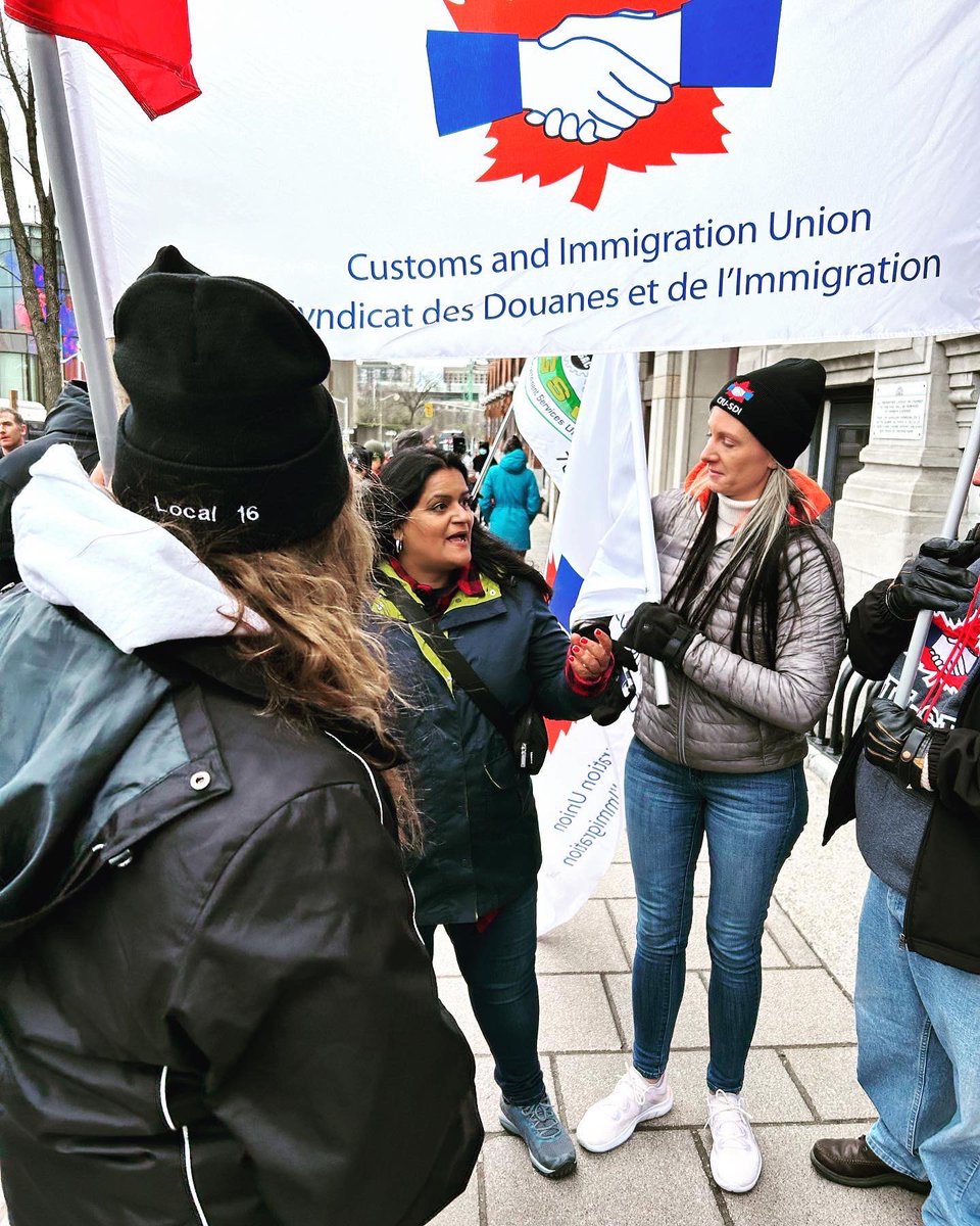 SharonDPSAC's tweet image. We’re ready for a deal. Time for the government to come to the table with a fair offer.
.
Nous sommes prêts pour un contrat juste et équitable. La balle est maintenant dans le camp du gouvernement.
#canlab #syndcan